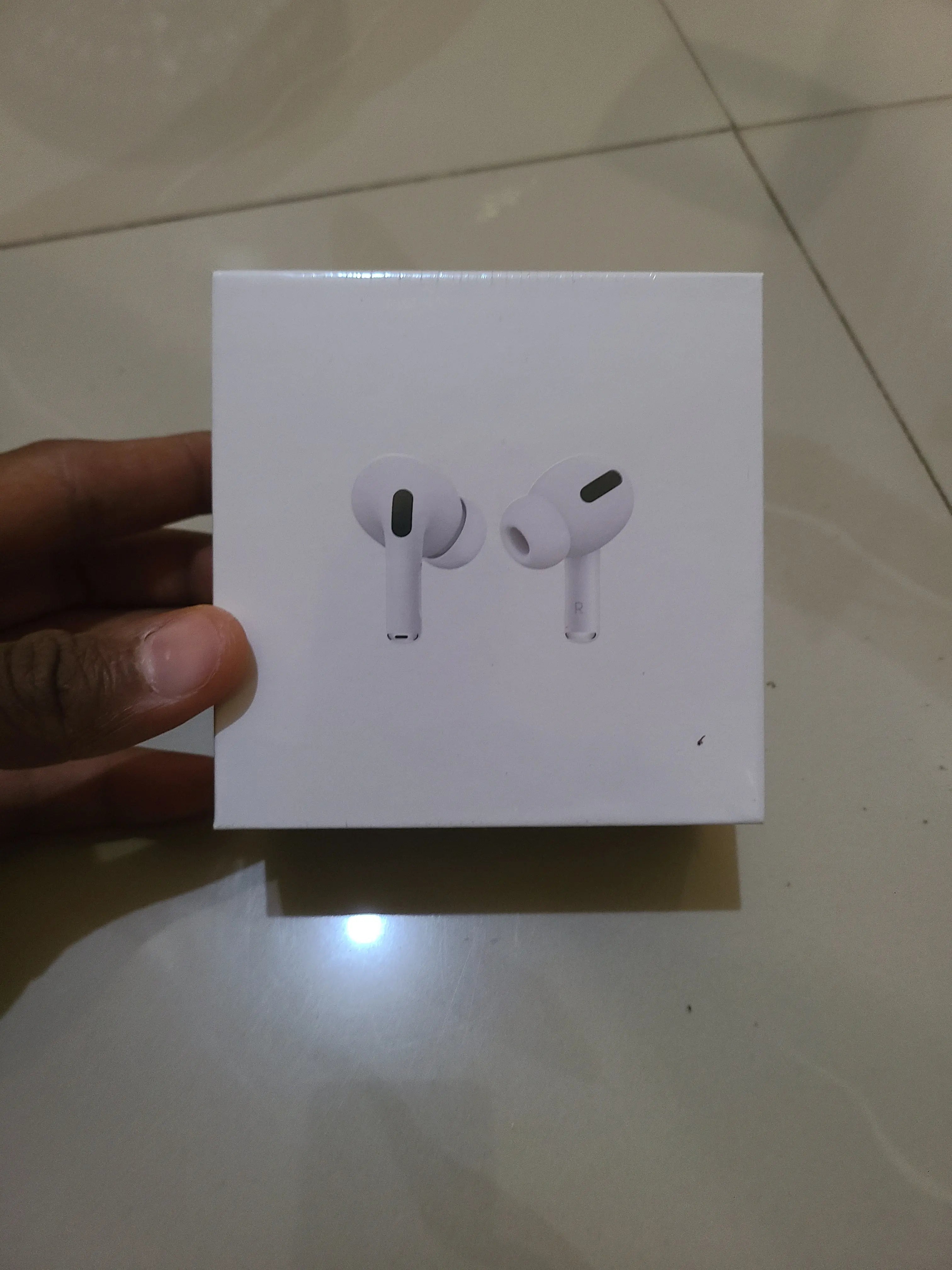 Auriculares sem fios Apple AirPods Pro (2.ª geração) com carregamento USB-C, auscultadores Bluetooth com cancelamento de ruído até 2X mais ativo, modo de transparência, áudio adaptável, áudio espacial personalizado